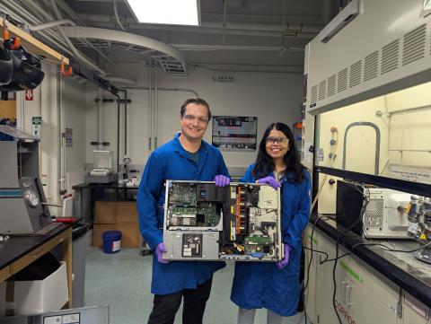 UCSB PhD student Pranjali Jain (r) and postdoc Alex Bologna (l) are working to make computer hardware more sustainable.